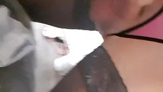 Gelangweilter französisch-kanadischer Sissy Boy