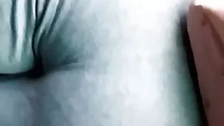 Chica bajando del bus