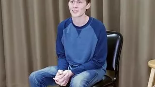 Teenager-Junge zum ersten Mal OTK versohlt auf Video