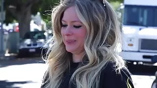 Avril Lavigne skateboarding