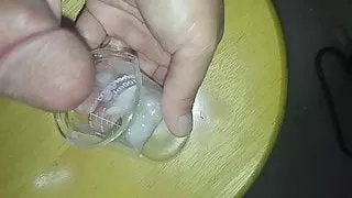 Eine Ladung für den Sperma-Schlucker