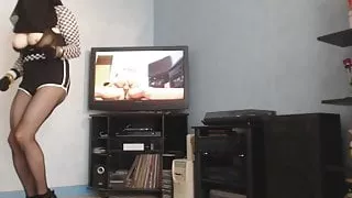 kahba voiler bien charger danse en mini short