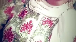 Pregnant hijabi