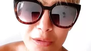 Frankie Bridge selfie vid from Bermuda