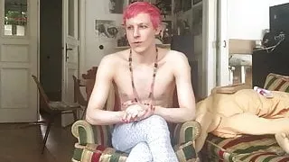 Twink ist immer hungrig nach rohem Schwanz