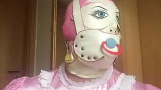 Schnuller und Babymaske Bestrafung