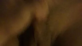 Latex Transe Ladyboy wird abgewichst