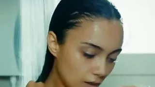 Damla Sonmez Shower Scene Gullerin Savasi TV Serie