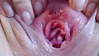 Webcam girl - pussy closeup squirting