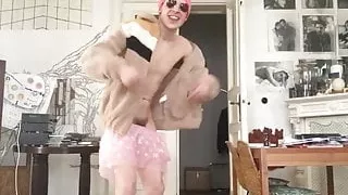 Twink ist immer hungrig nach rohem Schwanz