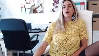 Masturbate in the office 01 (no sound)