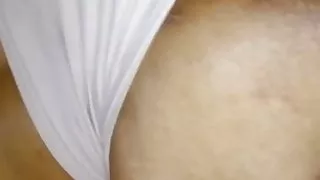 Pongo a gatas a mi esposa