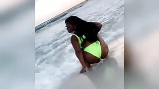 Thick chick showing off