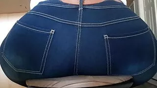 big butt  girlfriend  crushing stool