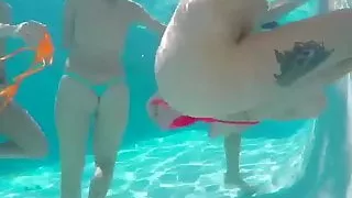 Four Girls at a Pool Party Just Putaria