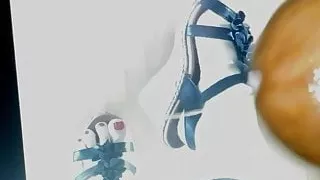 White feet Black load