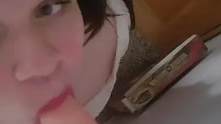 Mich selbst mit Dildos saugen und ficken