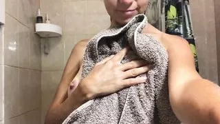 youtuber ana shower