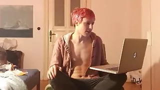 Twink ist immer hungrig nach rohem Schwanz