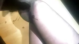 Sperma Tribut auf Xandrines Beinen