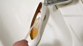 Piss in wifes white high heel
