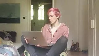 Twink ist immer hungrig nach rohem Schwanz