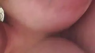 La porca sbatte le tettone in un video whatsapp