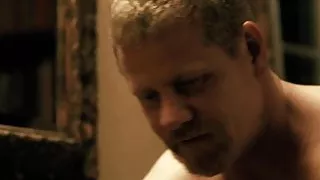 actor Michael Cudlitz shows off his nude muscle body