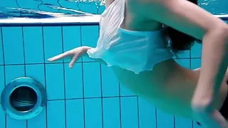 Alla Birtakik shows hot pussy underwater