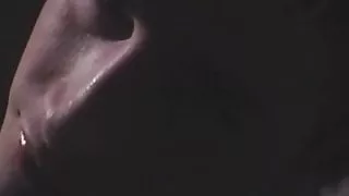 Sperma nach der Masturbation in seinem Schlafzimmer