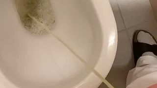 Ich pisse - I am pissing