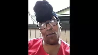 Bella Gee snapping her tongue for 10 minutes