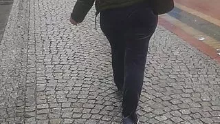 Big ass milf in rain