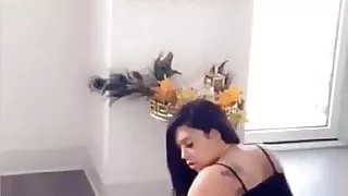 latina twerking