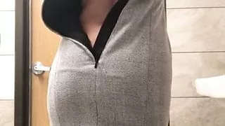 Indisches Mädchen strippt bei der Arbeit und ohrfeigt ihren eigenen Arsch