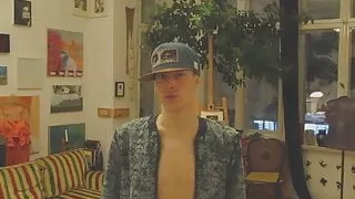 Twink ist immer hungrig nach rohem Schwanz