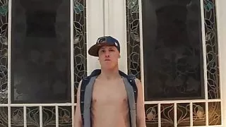 Twink ist immer hungrig nach rohem Schwanz