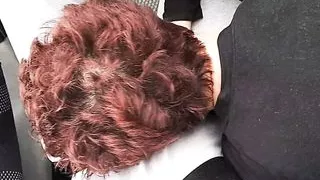 Une vieille salope de 50 ans me suce pendant que je conduis