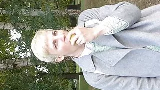 Twink ist immer hungrig nach rohem Schwanz