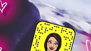 Samira la beurette montre ses gros seins de chienne