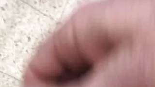 Mini-Piss und Blitz im Baumarkt