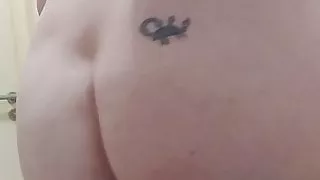 Moi nue en train de....