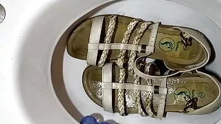 Piss to leather flats sandal