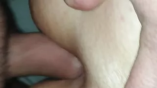 Je sodomise ma femme en lui remplissant dans le cul de sprm