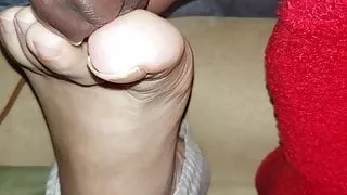 DaCaptainAndMimosa In PREMATURE XMAS EJACULATING ON HER FEET