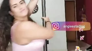 Gordinha gostosa de camisola