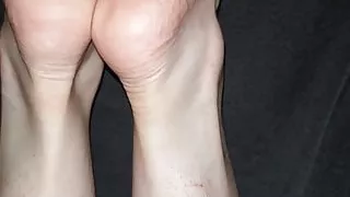 Cum in 25 y. old soft feet, size  35