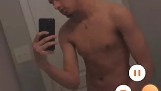 Heißer Twitterer wichst sich einen