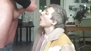 Twink ist immer hungrig nach rohem Schwanz