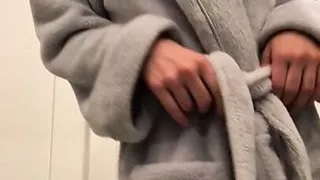 Super fit milf with great abs shows off her big tits n pussy